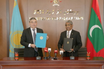 ވިސާނެތި ކަޒަކްސްތާނަށް ދެވޭ އެއްބަސްވުމެއްގައި ސޮއިކޮށްފި