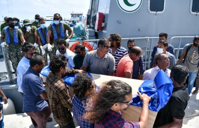 މަހުމޫދުބެގެ ޖަނާޒާ: ކަރުނަ ނާޅާ އެކަކު ވެސް ނެތް