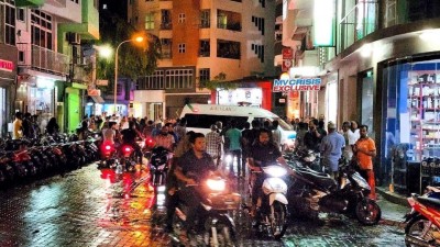 ސައިރެންގައި ދުއްވާފައި ދިޔަ އެމްބިއުލާންސެއް އެކްސިޑެންޓު ވެއްޖެ