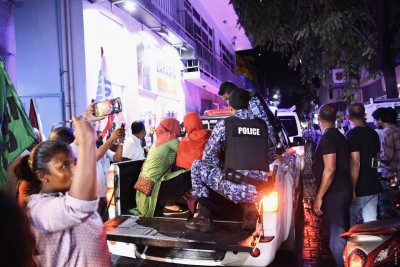 ރޭގެ މުޒާހަރާއިން ހައްޔަރު ކުރި މީހުން ދޫކޮށްލައިފި