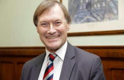 ވަޅިން ހަމަލާދީ އިނގިރޭސި ޕާލަމެންޓް މެންބަރަކު އަވަހާރަކޮށްލައިފި