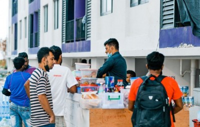 ހިޔާ ފްލެޓު ސަރަހައްދުގައި އެޗްޑީސީން އަށް ފުޑް ސްޓޯލް ބަހައްޓަނީ