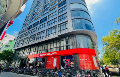 ދައުލަތް އޮފީސްތައް ބޮޑެތި ކުލިތަކުގައި އަމިއްލަ ގޭގޭގައި!