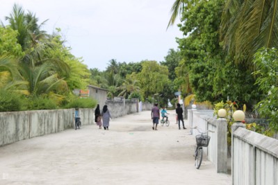 މަސްތުގެ ހާލުގައި ހުރި މީހަކު ކުމުންދޫ ކައުންސިލް ދޮރަށް ގެއްލުންދީފި