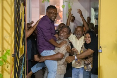 ބޮޑު ތަފާތަކުން މޮޅުވެ، ފައްޔާޒް "ހިންގާލައިފި"