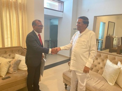 ރައީސް ނަޝީދު ލަންކާގެ ކުރީގެ ރައީސް ސިރިސޭނާއާ ބައްދަލު ކުރައްވައިފި