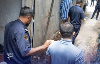 ގަވާއިދާ ހިލާފަށް ޑޮލަރުގެ ވިޔަފާރި ކުރަމުން ދިޔަ ބިދޭސީއަކު ފައިސާތަކާ އެކު ހައްޔަރުކޮށްފި