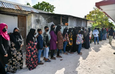 މަހުމޫދުބެގެ ޖަނާޒާ: ކަރުނަ ނާޅާ އެކަކު ވެސް ނެތް