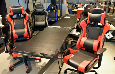 ގޭމަރުންނަށް އަރާމު ގޮނޑި އާއި މޭޒު ދަމާސް އިން