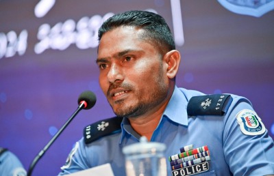 މެލޭޝިއާ ދެ މީހުން އުޅުނީ ރާއްޖެ މަގުން އިނގިރޭސިވިލާތަށް ޑްރަގް އެތެރެކުރަން: ޕޮލިސް