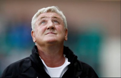 ނިއުކާސަލްއިން އާ ކޯޗަކު ހޯދަން ފެށުމުން ބްރޫސް ވަކިވެއްޖެ