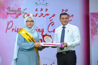 ދ. އަތޮޅު މަދަރުސާއިން މަތީ ވަނަތައް ހާސިލުކުރި ދަރިވަރުންނަށް އިނާމު ދީފި