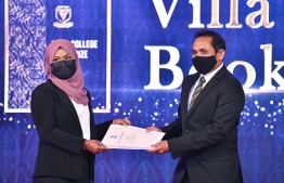 ވިލާ ކޮލެޖުގެ ސްޓޭޑެންޓު އެވޯޑު 185 ދަރިވަރަކަށް