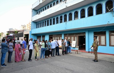 ލަންކާގެ ސިޔާސީ ބޮޑުން ބަލިކޮށް ކުޑަކުޑަ ޕާޓީއެއްގެ ލީޑަރު ވެރިކަމަށް