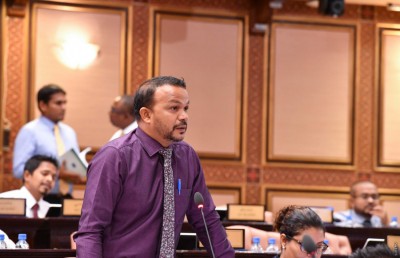 ގައުމު ދަރަނިވެރި ވެފައި ވަނިކޮށް ސިޔާސީ ޕާޓީތަކަށް ފައިސާ ދޭކަށް ނުޖެހޭ: އަލީ ހުސައިން