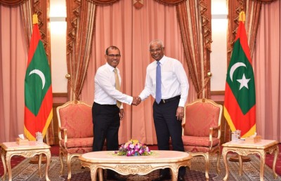 ނަޝީދު ރައީސްގެ އަރިހަށް، ވެރިކަމުގެ ނިޒާމު ބަދަލުކުރުމުގެ މަޝްވަރާ ކުރެއްވި