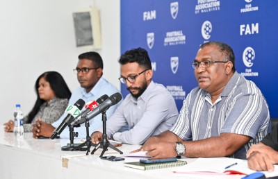 ކްލަބްތައް ހިންގަން އެފްއޭއެމަށް ފައިސާ ނުދެވޭނެ، އެއީ ކުރަން ޖެހޭ ކަމެއް ވެސް ނޫން: ޒުހޫރު