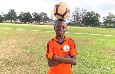 ފުޓްބޯޅައިން ރެކޯޑް ހަދަމުން އަންނަ ކުއްޖެއް