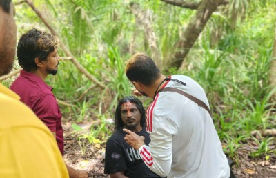 މަނިކުގެ އެކްޓިންއަށްވުރެ މޭކަޕްގެ ކުލަތައް ރީތި!