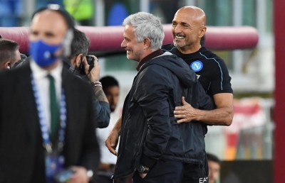 ރޯމާ އިން ނަޕޯލީގެ މޮޅުވުމުގެ ސިލްސިލާ ހުއްޓުވި އިރު، ދެ ޓީމުގެ ކޯޗުންނަށް ރަތް ކާޑު