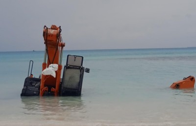 މޫދަށް ވެއްޓުނު އެކްސްކަވޭޓަރަކުން ތެޔޮ ލީކުވެ މަސްތައް މަރުވި މައްސަލައެއް ބަލަނީ