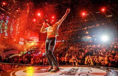 ކޯލްޑްޕްލޭގެ މުމްބާއީ ޝޯތަކުގެ ޓިކެޓް ވިއްކުމުގައި އޮޅުވާލި ކަމަށް ބުނެ މައްސަލަ ކޯޓަށް