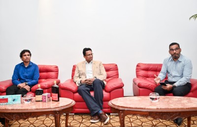 ދިލްމާ ސައިފަތާއި ސިމްޑީގެ 22 އަހަރުގެ ގާތްކަން، އެންމެންގެ މޫޑު ރަނގަޅު ކޮށްދީފި