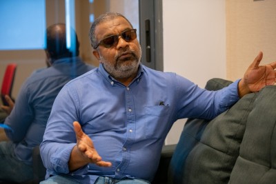 ފިޝަރީޒް ސައިންސް ފޮތް ލިޔުއްވި ޑރ. ރިޔާޒް، ދާއިރާއިން ކިޔަވަމުންދާ އެތައް ކުދިންނަކަށް ނަމޫނާއެއް