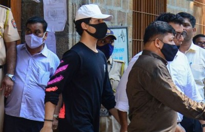 ޝާހްރުކްގެ ދަރިފުޅު ދޫކޮށްލަން އެންސީބީގެ ވެރިޔާ ރިޝްވަތު ނެގިކަމުގެ ތުހުމަތު!