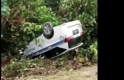 ލާމު ލިންކު ރޯޑުން ފުލުހުންގެ ކާރެއް ކޮންޓްރޯލުން ނެއްޓި ފުރޮޅާލައިފި