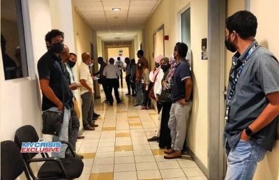 އެއާޕޯޓް ޓަވަރުގެ މުވައްޒަފުން ސުލްހަވެރި އިހުތިޖާޖެއްގައި!