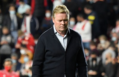 ވަޔެކާާނޯގެ އަތްދަށުވެ ބާސާއިން ކޫމަން ދޫކޮށްލައިފި