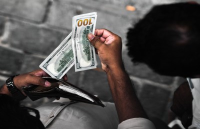 ޑޮލަރު ފަހައި ދުވުން ނިމުމަކަށް ގެނައުން: އެމްއެމްއޭގެ ބިޔަ ޓާގެޓް