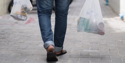 ކޮންމެ ޕްލާސްޓިކް ކޮތަޅަކުން ދެ ރުފިޔާގެ ޓެކްސްއެއް ނަގަނީ