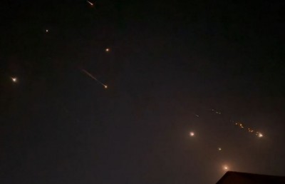 އީރާނުން އިޒްރޭލަށް މިސައިލްތަކެއް ފޮނުވާލައިފި