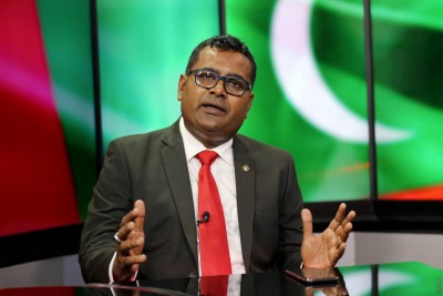 ކާނަލް ނަޝީދާއި އަލަމްގިރީގެ ޕާސްޕޯޓު ހިފަހައްޓައިފި
