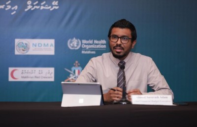 ޑޮލަރަށް ޖެހިފައިވާ އިގްތިސާދެއް: ކޮޅެއް، މެދެއް ފެނިދާނެތަ؟