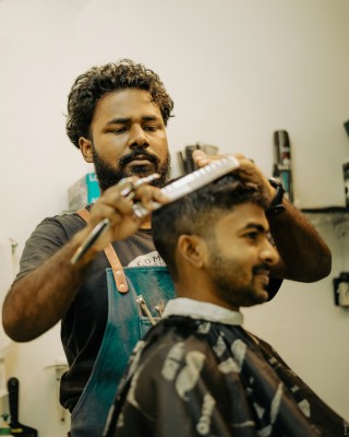 ޖަވާ: އަމިއްލަ ޝައުގާއި މަސައްކަތުން ނަމޫނާ ޒުވާނަކަށް