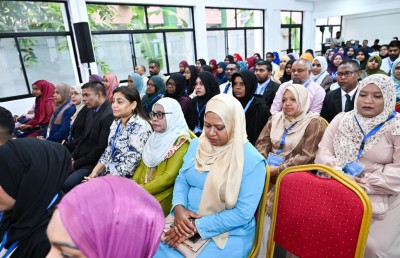 ސްކޫލުގައި ހޭދަކުރާ ވަގުތު މަދުކޮށްދީ، ޓީޗަރުންގެ ދުޅަހެޔޮކަމަށް މަސައްކަތްކުރަން ޖެހޭ: ފަސްޓް ލޭޑީ