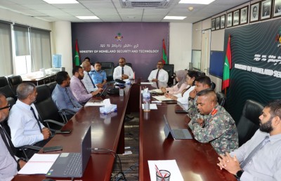 ކުއްލި ހާލަތުގައި އެހީއަށް ގުޅަން 911 ތައާރަފް ކުރަނީ