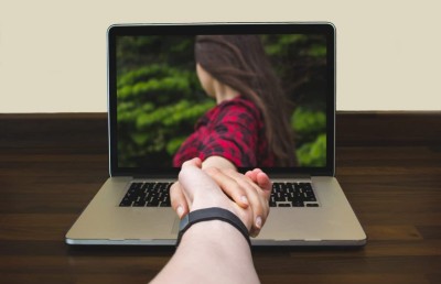 އޮންލައިންކޮށް ދިމާވެ ކުރާ ކައިވެނިތައް ރޫޅުން އާންމު