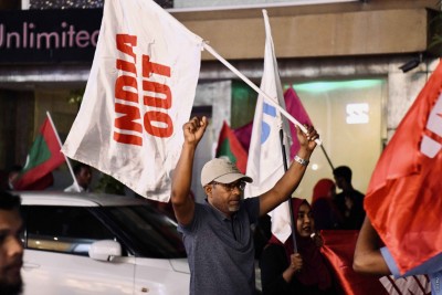 މައުމޫން އަރިހުން ހާރިޖީ ސިޔާސަތު ދަސްކުރަން ޖެހިފައި