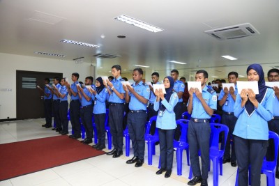 ފުލުހުންގެ ވަޒީފާއާ އަލަށް ގުޅުނު 82 ފުލުހަކު ހުވާކޮށްފި