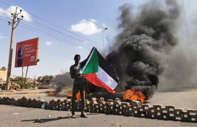 ސޫދާންގެ މުޒާހަރާތަކުގައި ތިން މީހަކު މަރުވެއްޖެ