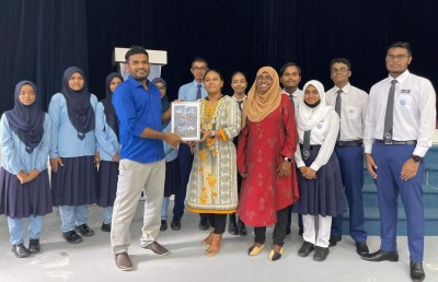 ފަތުހުﷲ: ދަރިވަރުންނާއި ޓީޗަރުންގެ ދިވެހި ޓީޗަރު