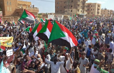 ސޫދާންގެ މުޒާހަރާތަކުގައި ތިން މީހަކު މަރުވެއްޖެ