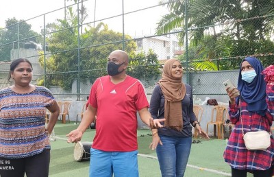 ލަންކާގައި އުޅޭ ދިވެހިން ތިބީ ގަދަ ފޯރީގައި!