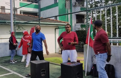 ލަންކާގައި އުޅޭ ދިވެހިން ތިބީ ގަދަ ފޯރީގައި!