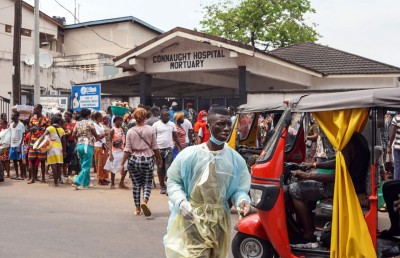 ސިއެރާ ލިއޯންގައި ތެޔޮ ޓޭންކަރެއް ގޮވައި 99 މީހުން މަރުވެއްޖެ