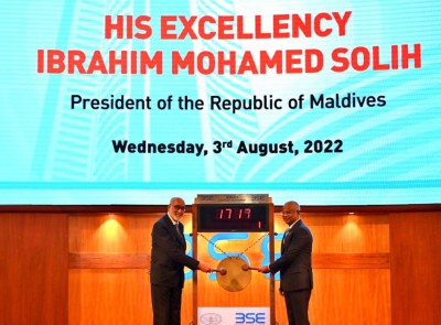 ބޮމްބޭ ސްޓޮކް އެކްސްޗޭންޖަށް ރައީސް ޒިޔާރަތްކުރައްވައި ކެޕިޓަލް މާކެޓް ޑިވެލޮޕްމަންޓާ ގުޅޭ މަޝްވަރާތަކެއް ކުރައްވައިފި